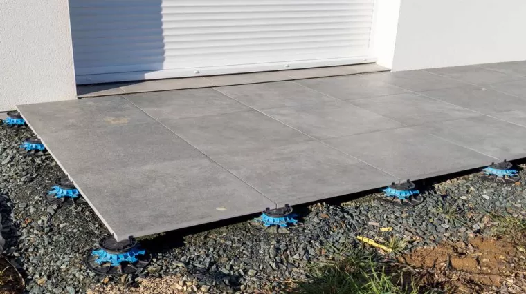 Quels sont les avantages d’une terrasse sur plots pour le drainage ?, Clermont-Ferrand, BOUT DE CARREAUX